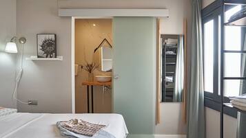 1 slaapkamer, een strijkplank/strijkijzer, gratis wifi, beddengoed