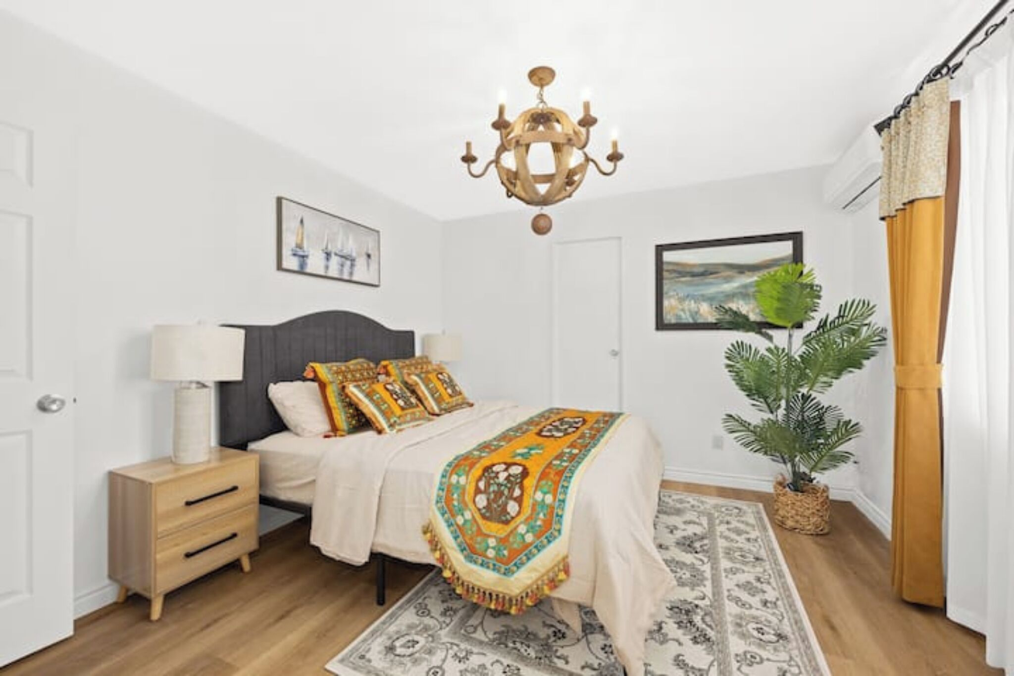 4 slaapkamers, een kluis op de kamer, een strijkplank/strijkijzer, wifi