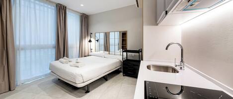 Iron/ironing board, WiFi, bed sheets