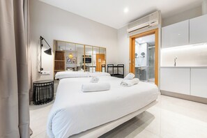 Iron/ironing board, WiFi, bed sheets - TIRADORS 1 · Monthly Studio in Born with balcony (Barcelona)