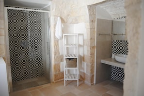 Shower, hair dryer, bidet, towels - Trullo Sogni Di Pietra - Ostuni (Ostuni)