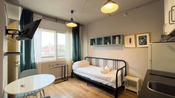 Tabla de planchar con plancha, wifi gratis, ropa de cama