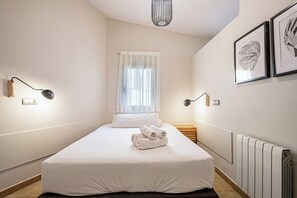 Iron/ironing board, WiFi, bed sheets