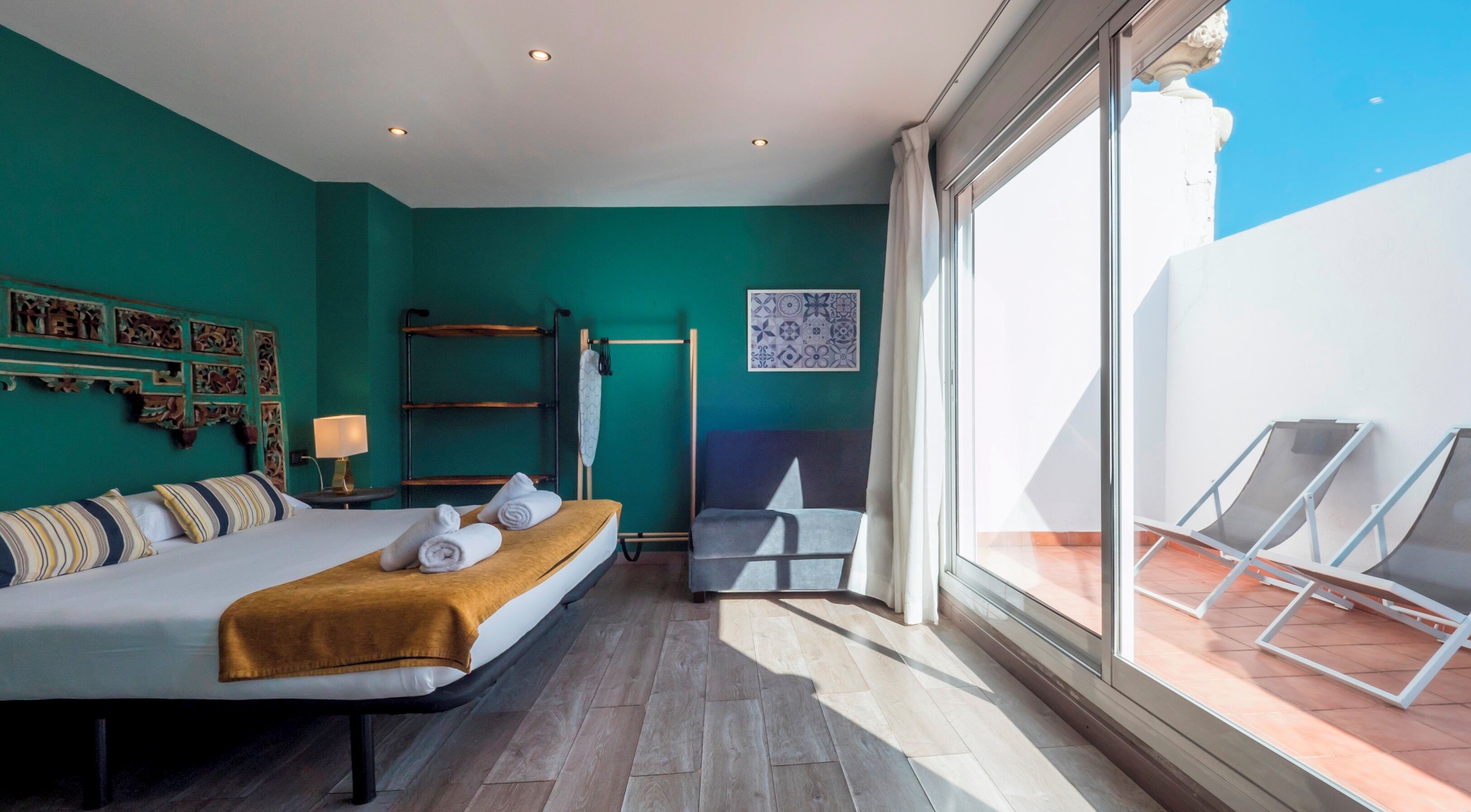 Iron/ironing board, free WiFi, bed sheets