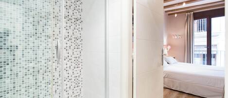 Bügeleisen/Bügelbrett, kostenloses WLAN, Bettwäsche