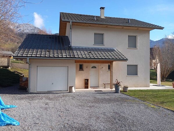 Exterior - 🏡 House with mountain view and garden - between Annecy and Val d'Arly resorts  (Ugine)