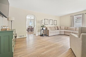 Living area - Copper Hill Home in Walnut Creek (Sugarcreek)