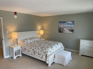 3 bedrooms, iron/ironing board, free WiFi, bed sheets - Heart of Downtown Rehoboth Walk to Ocean Boardwalk (Rehoboth Beach)