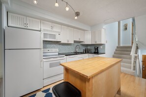 Fridge, microwave, oven, stovetop - Heart of Downtown Rehoboth Walk to Ocean Boardwalk (Rehoboth Beach)