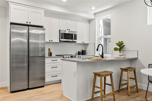 Réfrigérateur, micro-ondes, four, lave-vaisselle