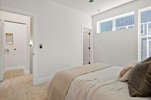 2 chambres, fer et planche à repasser, Wi-Fi, draps fournis