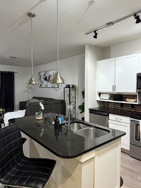 Mikrowelle, Ofen, Herdplatte, Geschirrspüler