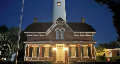 The Peachy Palm â Luxurious Island Retreat Near the Beach & Everything!