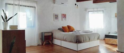 2 bedrooms, desk, iron/ironing board, free WiFi