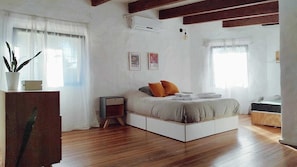 2 habitaciones, escritorio, tabla de planchar con plancha y wifi gratis 