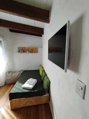 2 slaapkamers, een bureau, een strijkplank/strijkijzer, gratis wifi