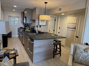 Mikrowelle, Ofen, Herdplatte, Geschirrspüler