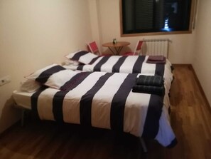 5 Schlafzimmer, Bügeleisen/Bügelbrett, Bettwäsche