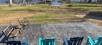 Lakefront quiet Charming 3-bedroom house with WiFi and AC in serene Shreveport.