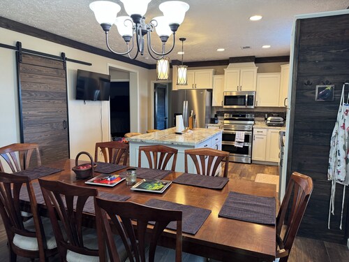 Lakefront quiet Charming 3-bedroom house with WiFi and AC in serene Shreveport.