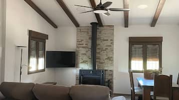 Smart TV y chimenea