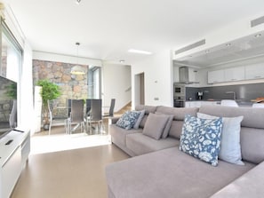 Villa, 3 Bedrooms, Terrace | Living area