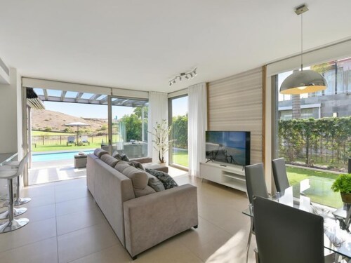 Global Los Dragos 13 8979