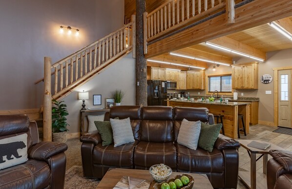 Interior - Black Bear Lodge (Island Park)