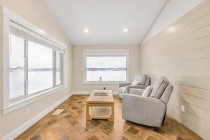 Interior - Kings Retreat (Island Park)