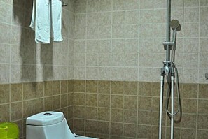 Bathroom - Shengyuan Hotel (Yinan)