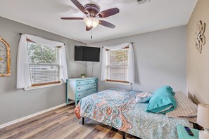 3 quartos, ferros/tábuas de passar roupa, Wi-Fi, roupa de cama