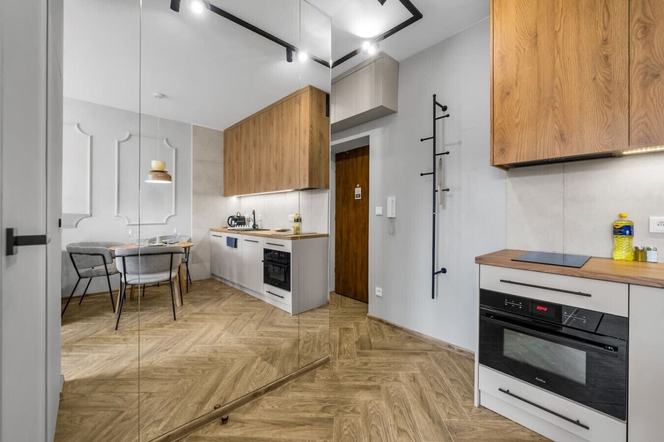 ثلاجة، ميكروويف، فرن، موقد طهي مسطح