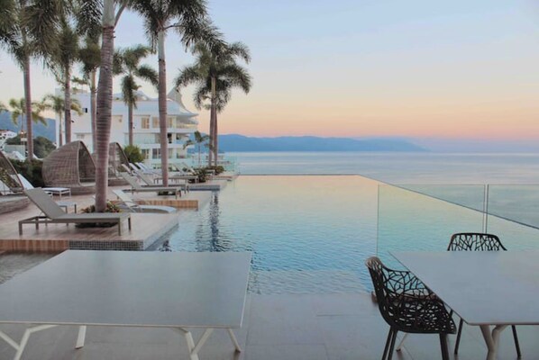 Pool - Sayan Beach Condo Zona Romantica 8E (8 Adults + 2 Children) (Puerto Vallarta)