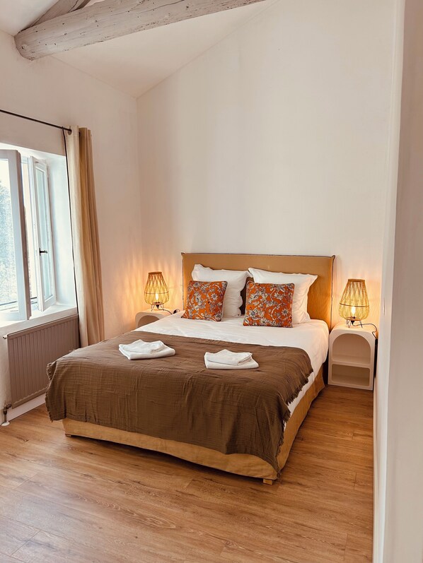 2 bedrooms, iron/ironing board, WiFi, bed sheets