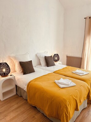 2 habitaciones, tabla de planchar con plancha, wifi y ropa de cama 