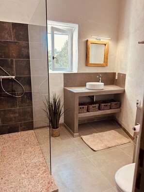 淋浴設備、風筒、提供毛巾、番梘