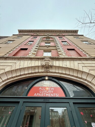 NEW Downtown Apartment w/ Free Parking! Walk to Orpheum, Fedex Forum, and Beale!