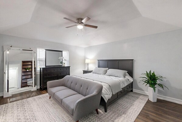 5 bedrooms, iron/ironing board, free WiFi, bed sheets