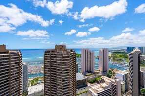 Exterior - Expansive Ocean + Sunset Views | 1650 sf | parking (Honolulu)