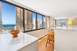 Interior - Expansive Ocean + Sunset Views | 1650 sf | parking (Honolulu)