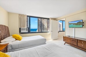 2 bedrooms, desk, iron/ironing board, WiFi