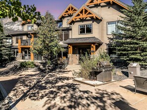 Unclassified image, 5 of 44, button