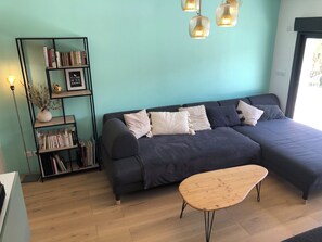 Smart TV y chimenea 