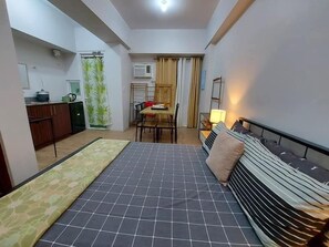 1 bedroom, desk, laptop workspace, free WiFi