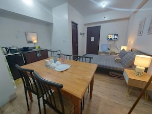 1 chambre, bureau, espace de travail pour ordinateur portable