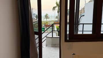 Estúdio família | Área de estar | TV de tela plana 14 polegadas com canais digitais