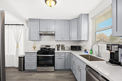 Orange Grove Farmhouse in Lake Elsinore