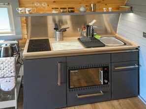 Batterie de cuisine, vaisselle et ustensiles