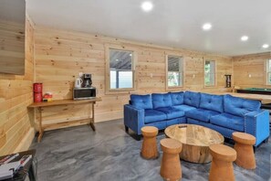 TV - Ranch Log Cabin /w Gameroom Across from Hunter Mt (Hunter)