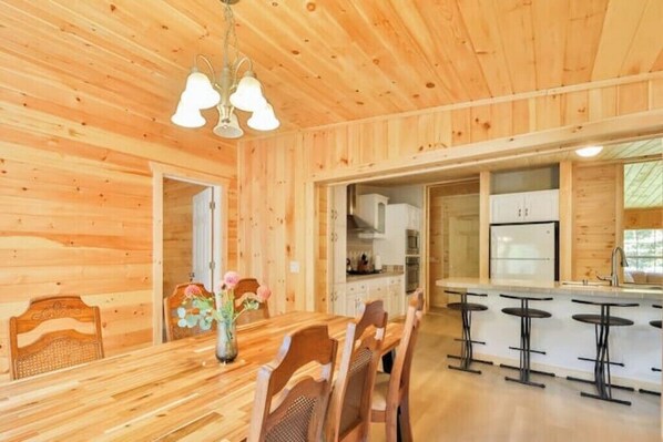 Dining - Ranch Log Cabin /w Gameroom Across from Hunter Mt (Hunter)